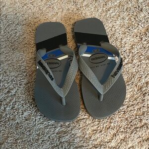 new Havaianas boys Black and Gray Flip Flops